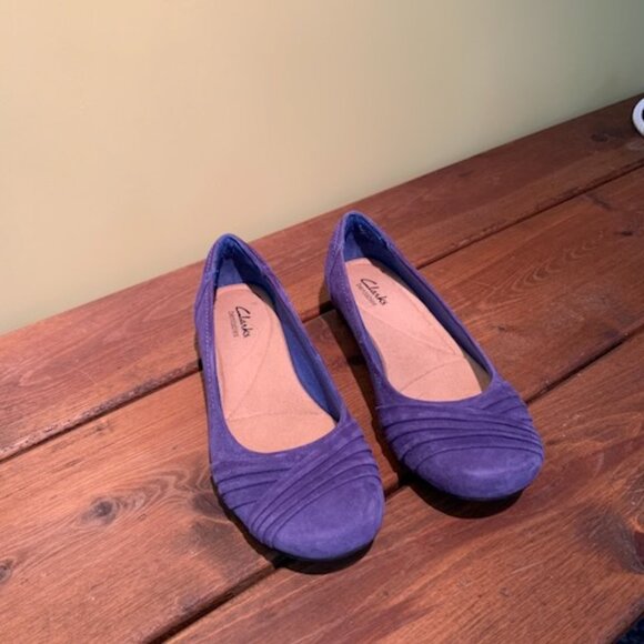 Clarks Suede Flats , Size 8 - Picture 2 of 7